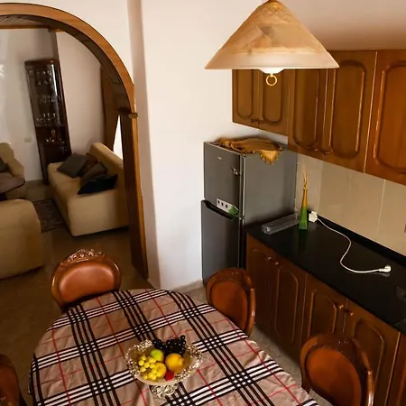 Eni Entire Parking On Site Apartamento *